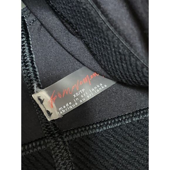 Free People Women's Black Sleeveless Racerback Sports Bra Crop Tank Top Size XS - Picture 4 of 4